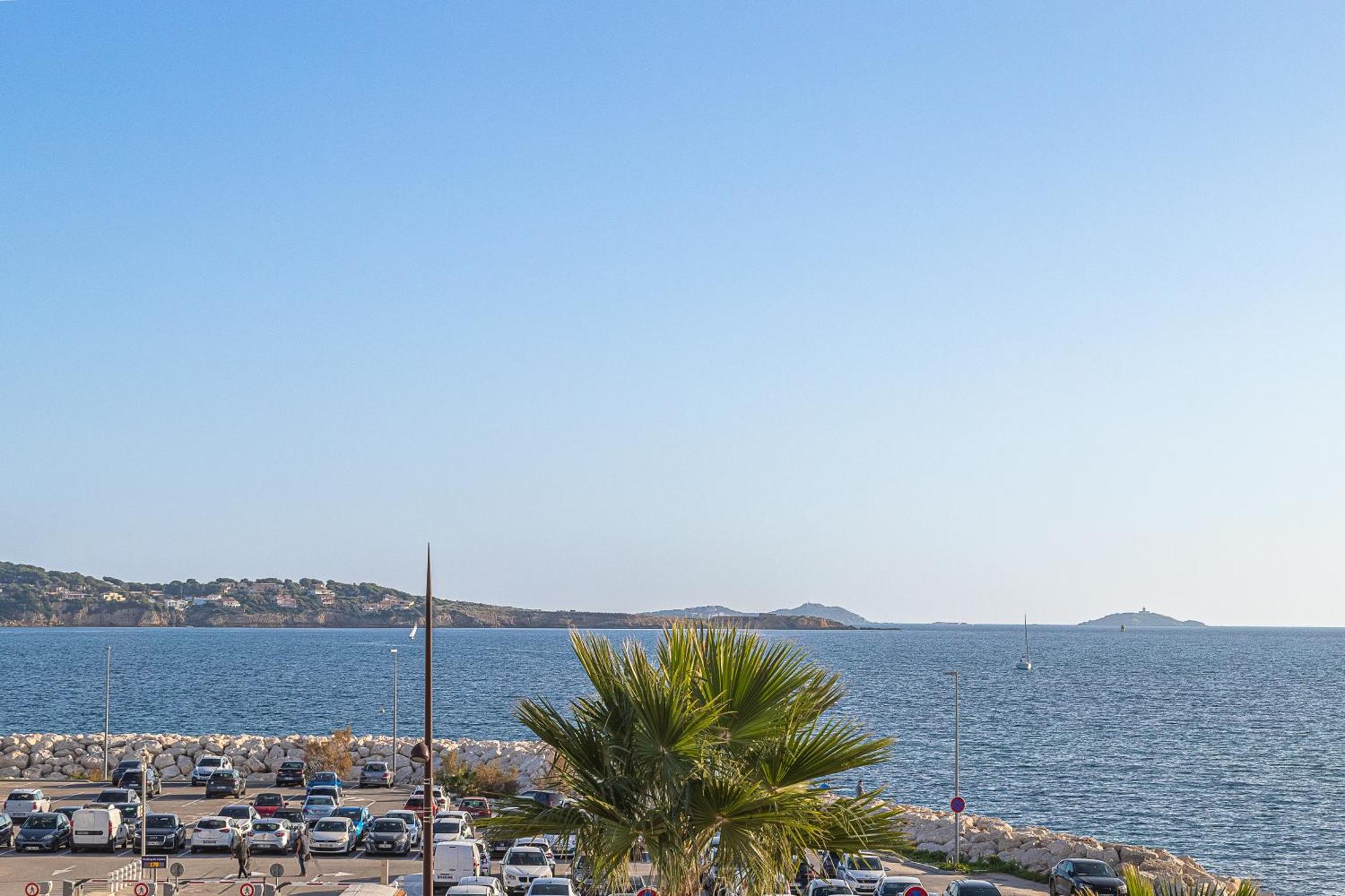 Hotel De La Baie Bandol Exteriör bild