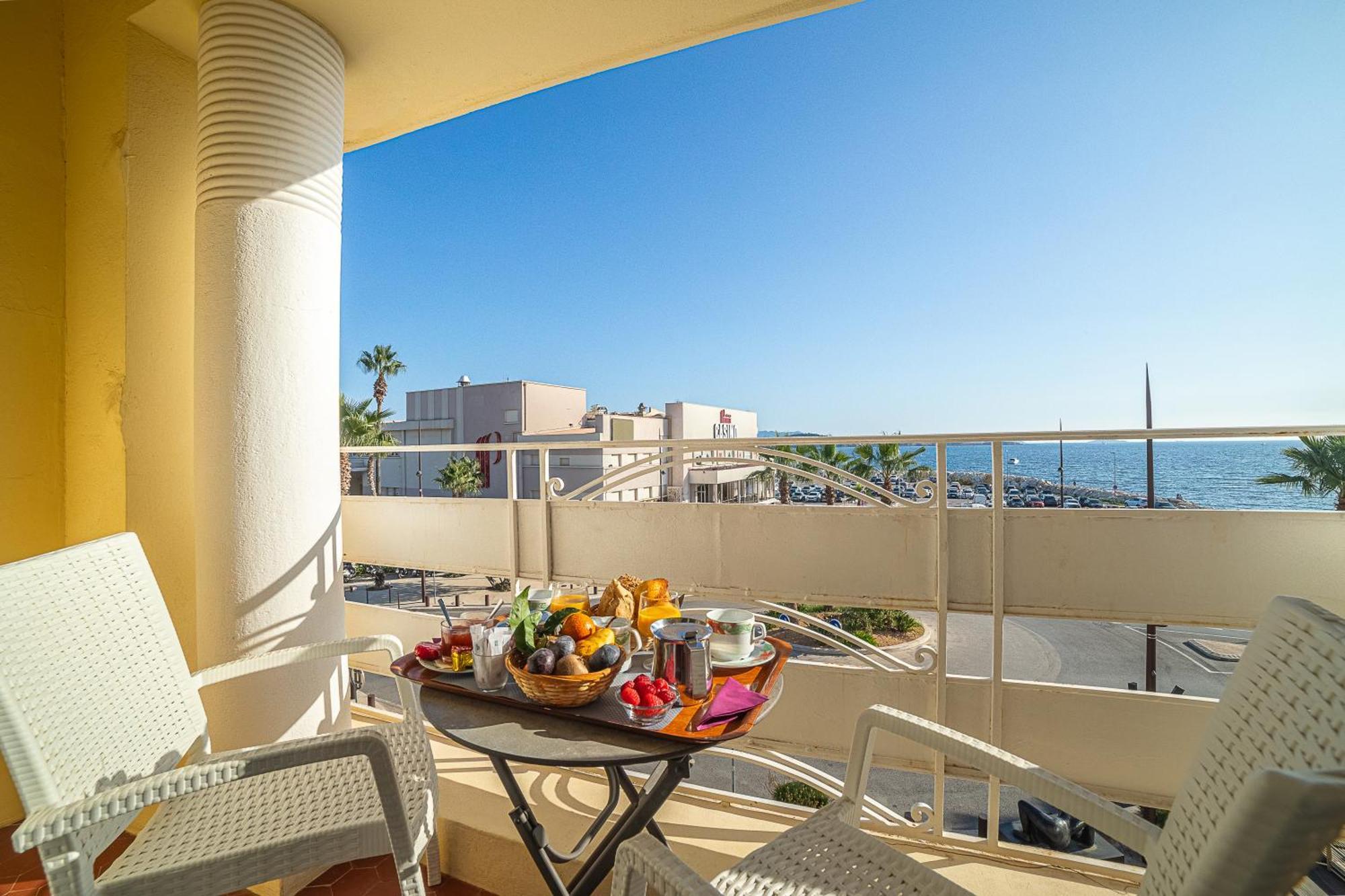 Hotel De La Baie Bandol Exteriör bild